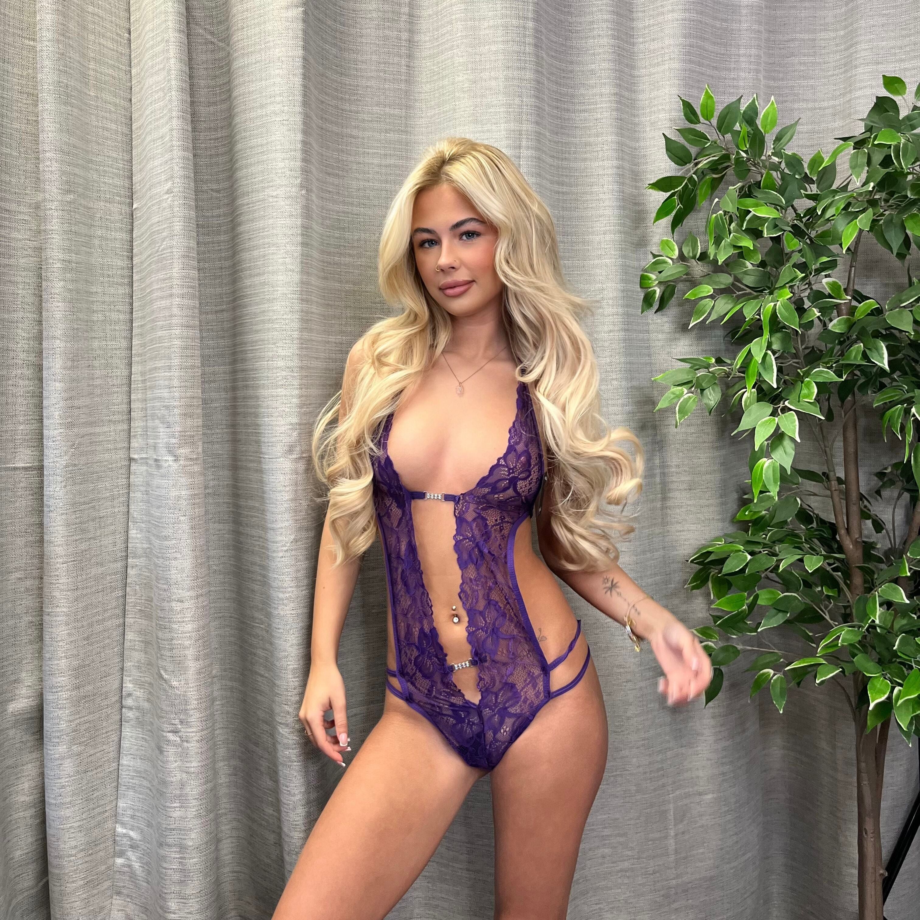 Charlotte Lace Plunge body with Open Back - Image 3